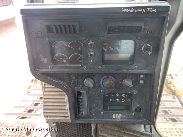 image for item DJ1065 2004 Caterpillar D6R XL Series II  dozer