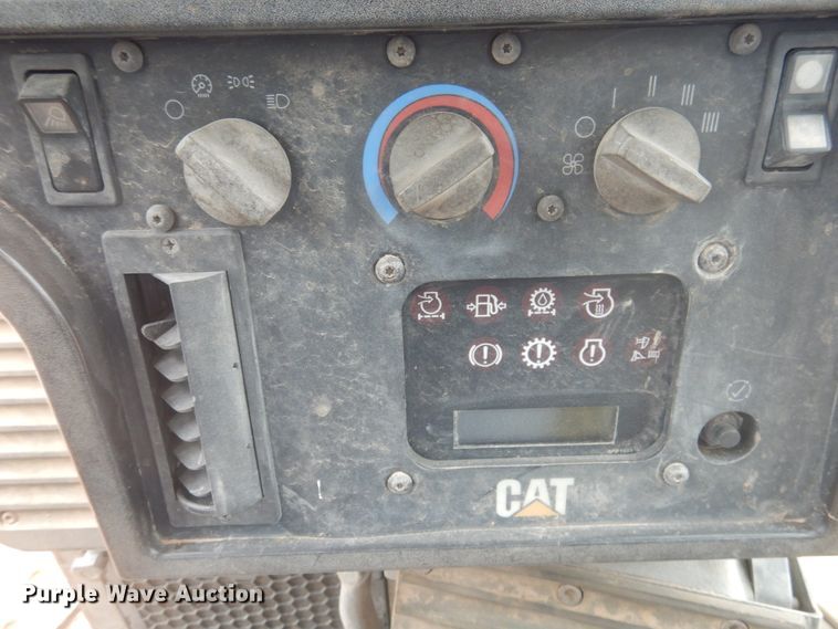 image for item DJ1065 2004 Caterpillar D6R XL Series II  dozer