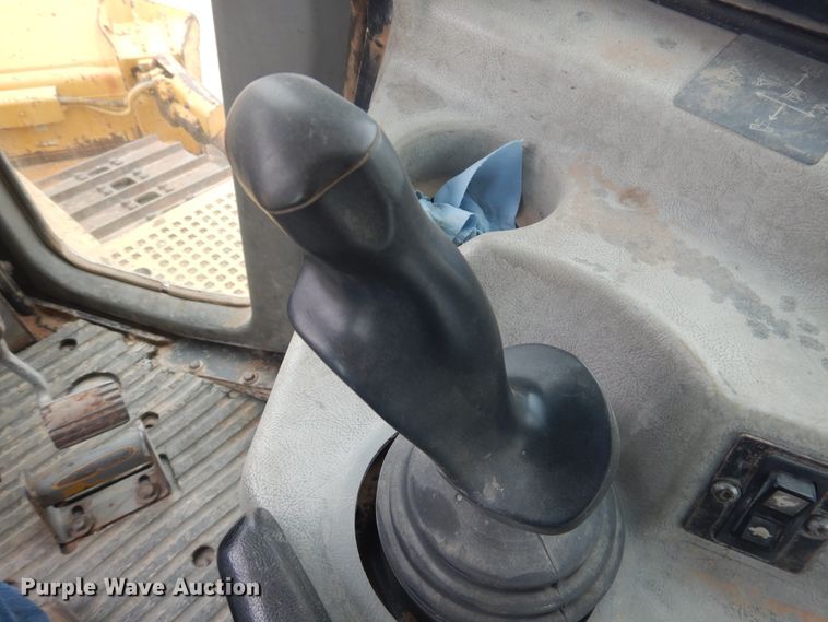 image for item DJ1065 2004 Caterpillar D6R XL Series II  dozer