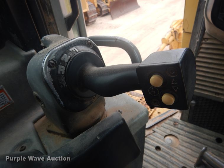 image for item DJ1065 2004 Caterpillar D6R XL Series II  dozer