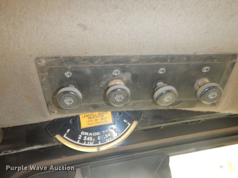 image for item DJ1065 2004 Caterpillar D6R XL Series II  dozer