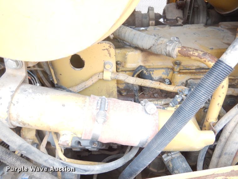 image for item DJ1065 2004 Caterpillar D6R XL Series II  dozer