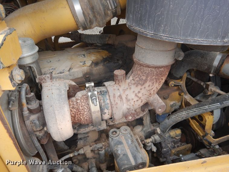 image for item DJ1065 2004 Caterpillar D6R XL Series II  dozer