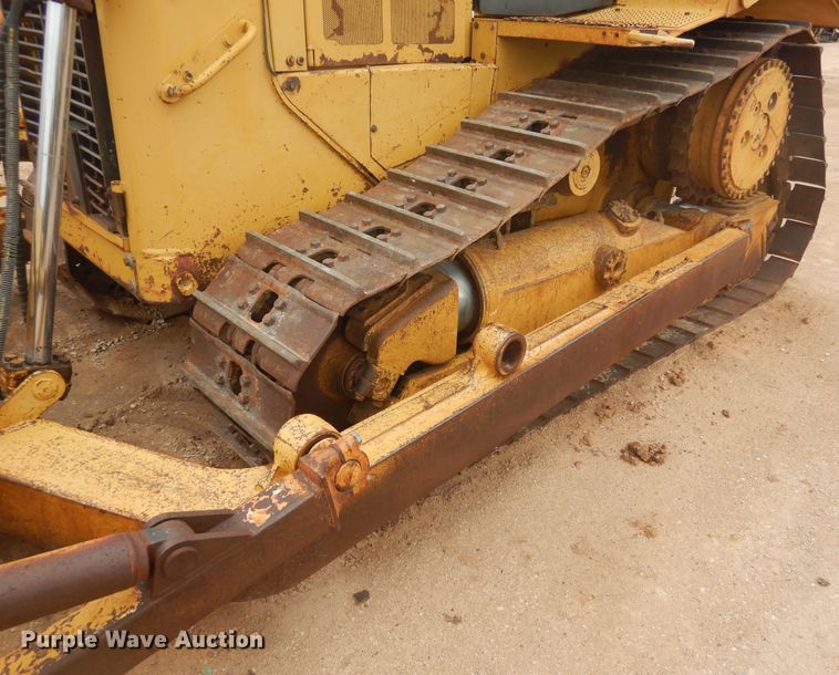 image for item DJ1065 2004 Caterpillar D6R XL Series II  dozer