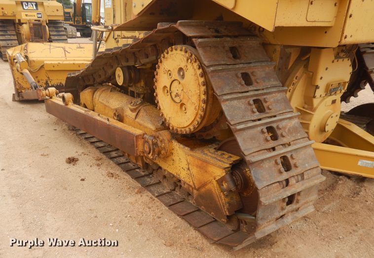 image for item DJ1065 2004 Caterpillar D6R XL Series II  dozer