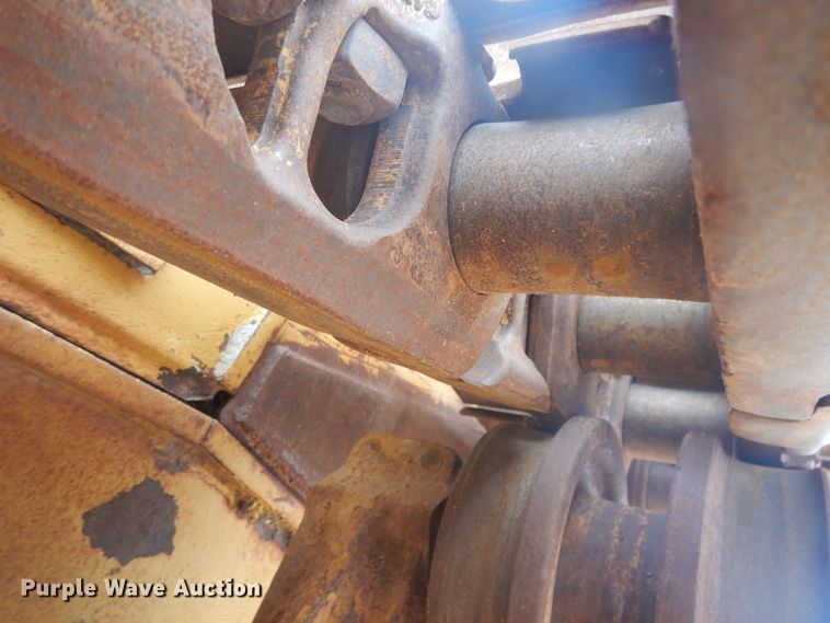 image for item DJ1065 2004 Caterpillar D6R XL Series II  dozer