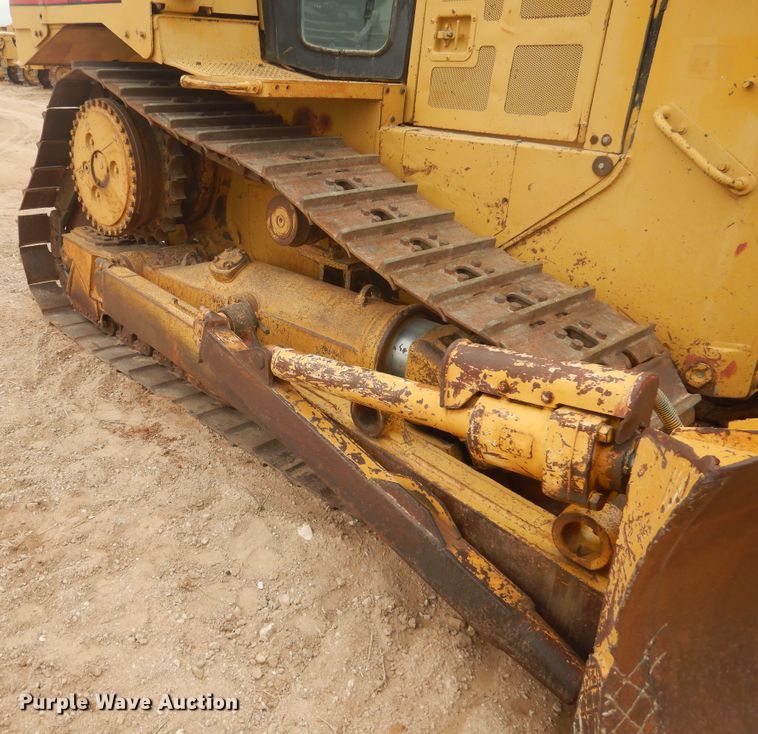 image for item DJ1065 2004 Caterpillar D6R XL Series II  dozer