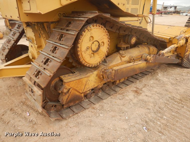 image for item DJ1065 2004 Caterpillar D6R XL Series II  dozer