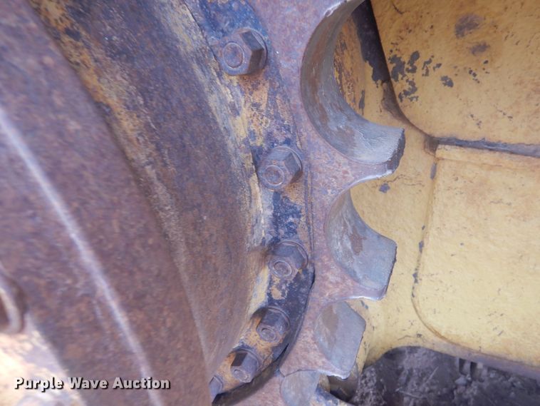 image for item DJ1065 2004 Caterpillar D6R XL Series II  dozer