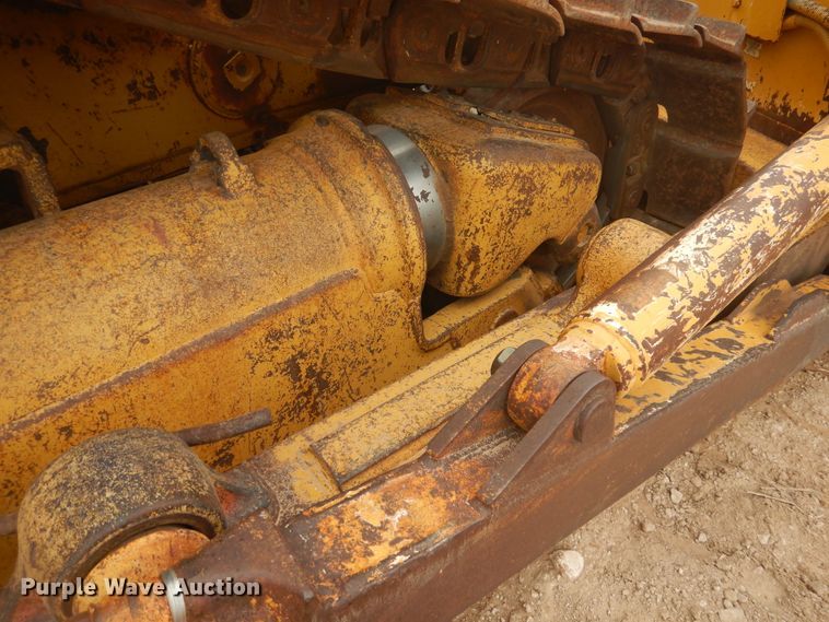 image for item DJ1065 2004 Caterpillar D6R XL Series II  dozer