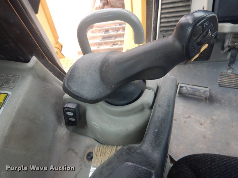 image for item DJ1066 2012 Caterpillar D6T XL  dozer