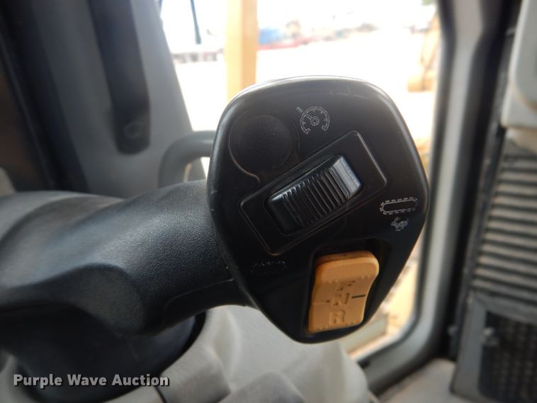 image for item DJ1066 2012 Caterpillar D6T XL  dozer