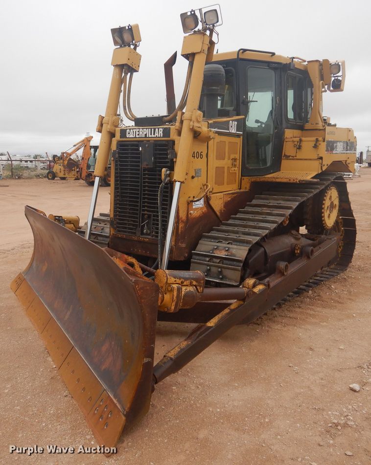 image for item DJ1067 2004 Caterpillar D6R XL Series II  dozer