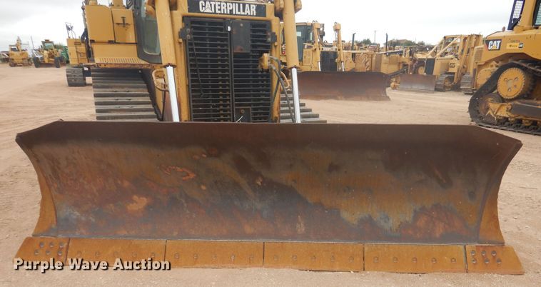image for item DJ1067 2004 Caterpillar D6R XL Series II  dozer