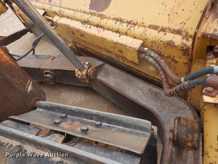 image for item DJ1067 2004 Caterpillar D6R XL Series II  dozer