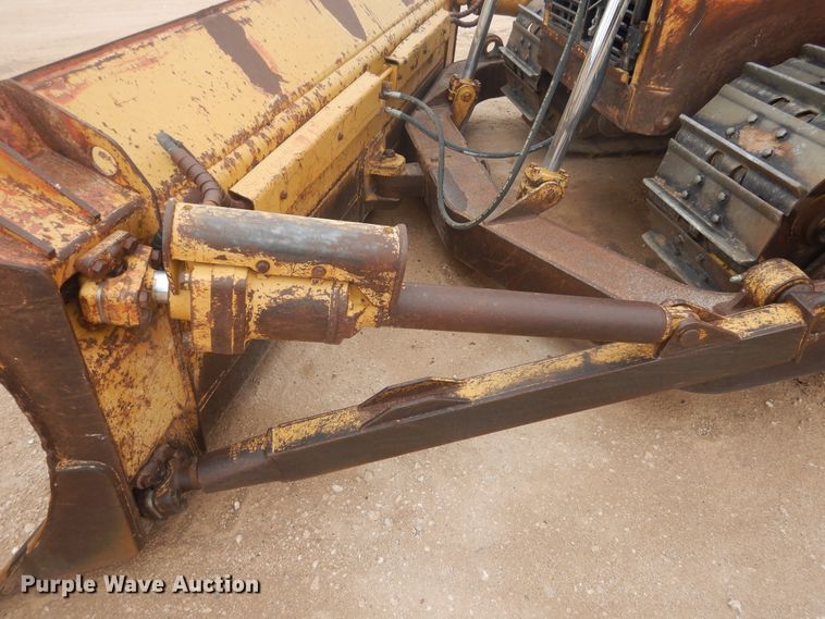 image for item DJ1067 2004 Caterpillar D6R XL Series II  dozer