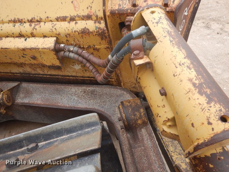 image for item DJ1067 2004 Caterpillar D6R XL Series II  dozer