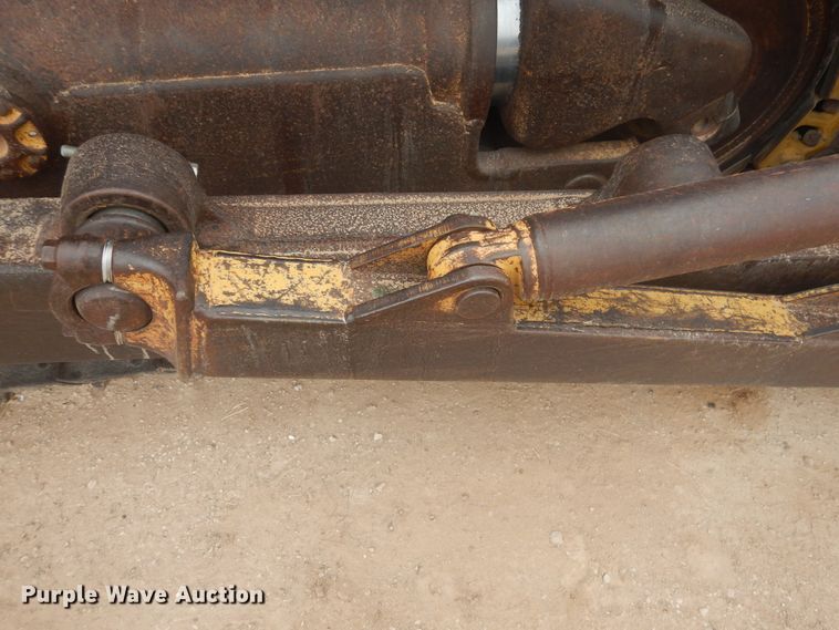 image for item DJ1067 2004 Caterpillar D6R XL Series II  dozer