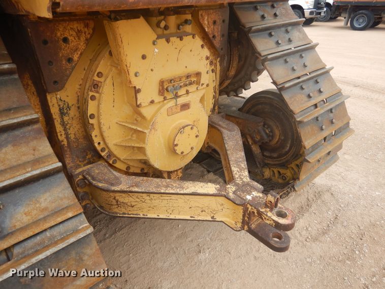 image for item DJ1067 2004 Caterpillar D6R XL Series II  dozer