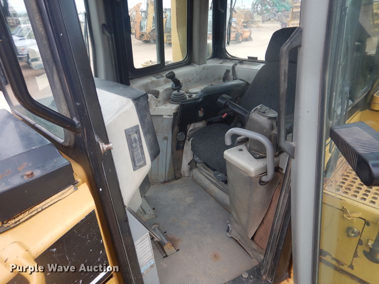 image for item DJ1067 2004 Caterpillar D6R XL Series II  dozer