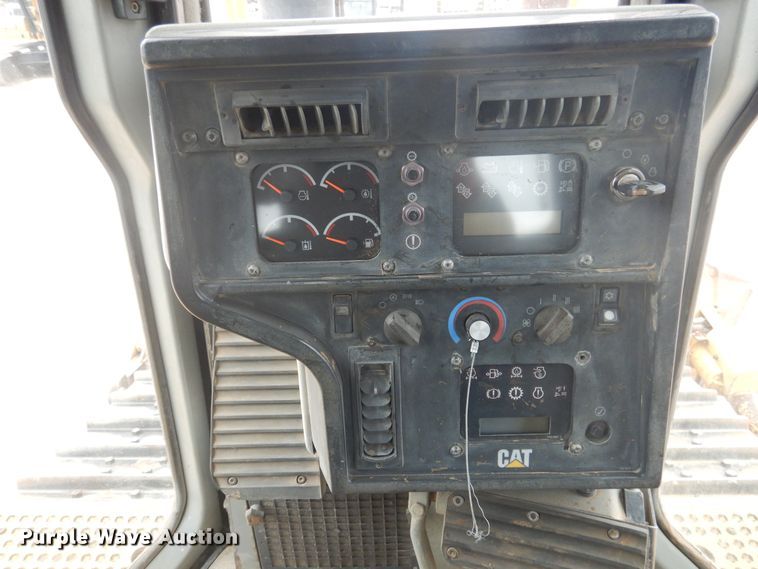 image for item DJ1067 2004 Caterpillar D6R XL Series II  dozer