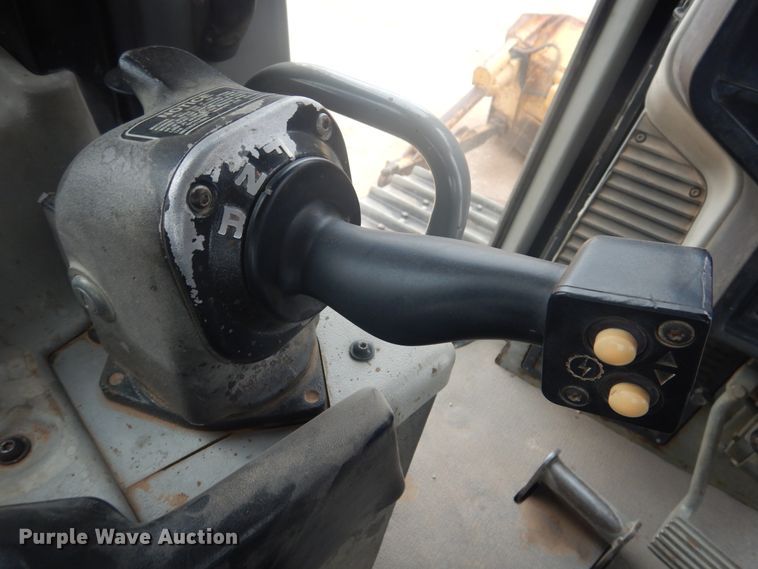 image for item DJ1067 2004 Caterpillar D6R XL Series II  dozer