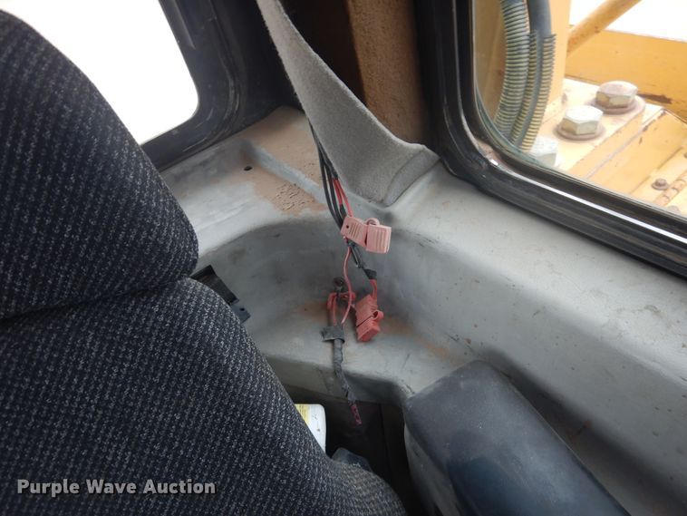 image for item DJ1067 2004 Caterpillar D6R XL Series II  dozer