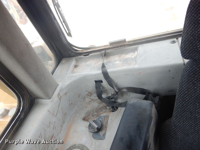 image for item DJ1067 2004 Caterpillar D6R XL Series II  dozer