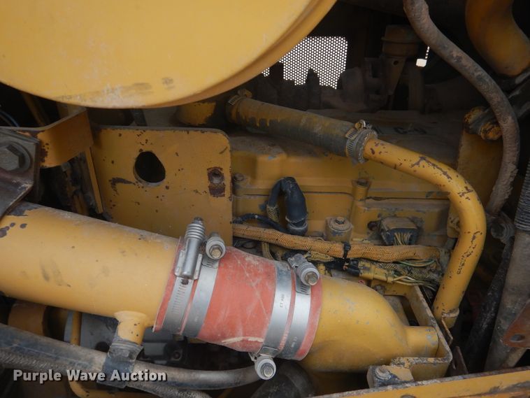 image for item DJ1067 2004 Caterpillar D6R XL Series II  dozer