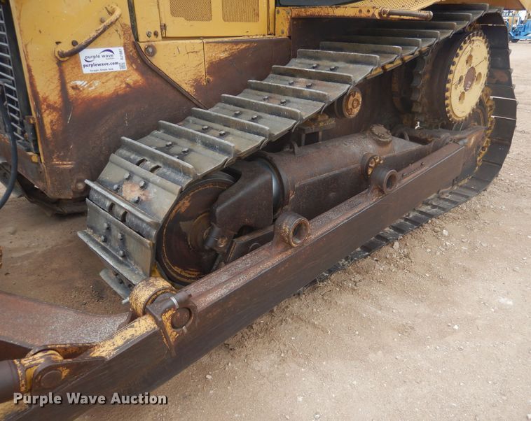 image for item DJ1067 2004 Caterpillar D6R XL Series II  dozer