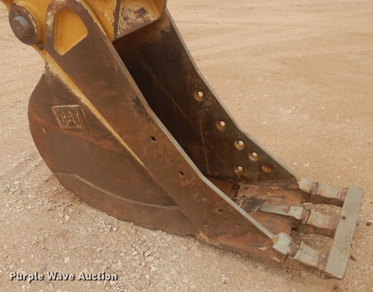 image for item DJ1069 2018 Caterpillar 323  excavator