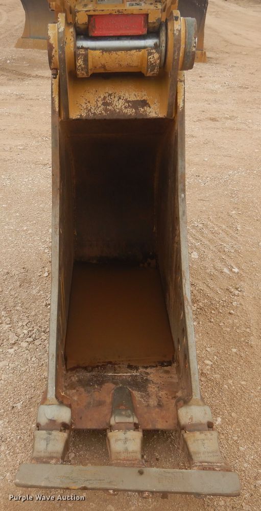 image for item DJ1069 2018 Caterpillar 323  excavator