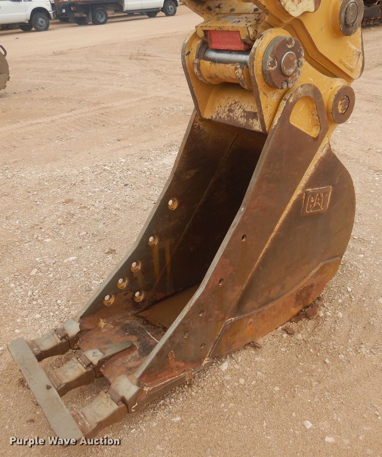 image for item DJ1069 2018 Caterpillar 323  excavator