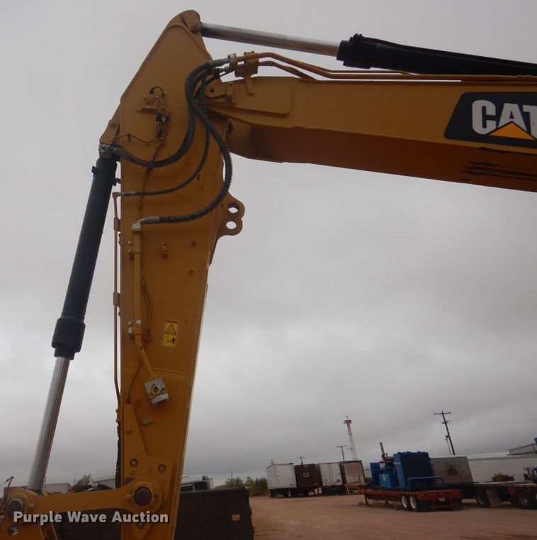 image for item DJ1069 2018 Caterpillar 323  excavator