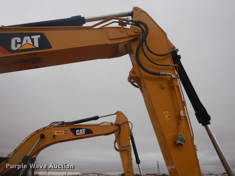 image for item DJ1069 2018 Caterpillar 323  excavator