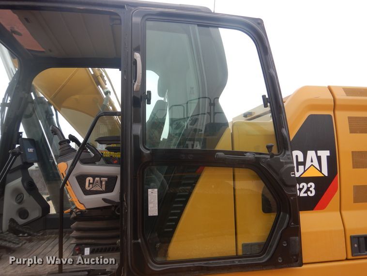 image for item DJ1069 2018 Caterpillar 323  excavator
