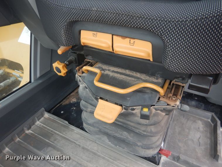 image for item DJ1069 2018 Caterpillar 323  excavator