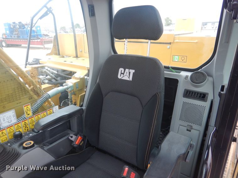 image for item DJ1069 2018 Caterpillar 323  excavator