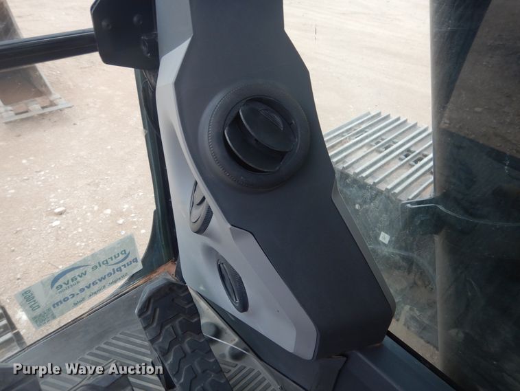 image for item DJ1069 2018 Caterpillar 323  excavator