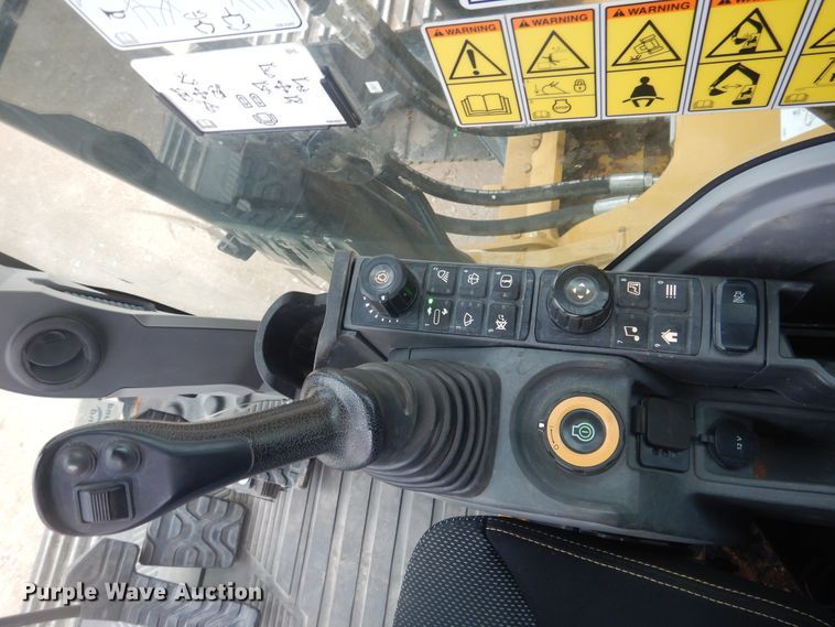 image for item DJ1069 2018 Caterpillar 323  excavator