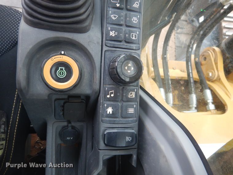 image for item DJ1069 2018 Caterpillar 323  excavator