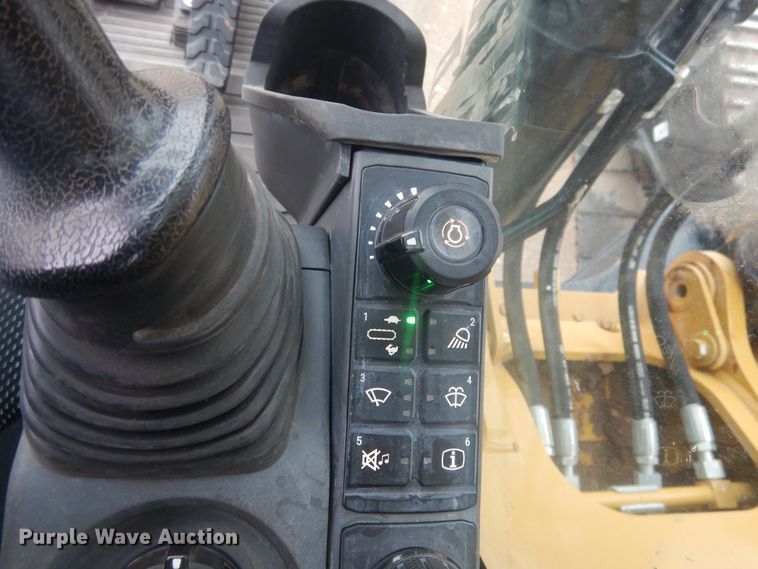 image for item DJ1069 2018 Caterpillar 323  excavator