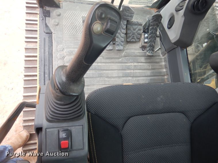 image for item DJ1069 2018 Caterpillar 323  excavator