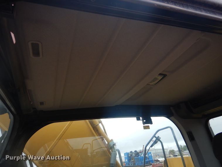 image for item DJ1069 2018 Caterpillar 323  excavator