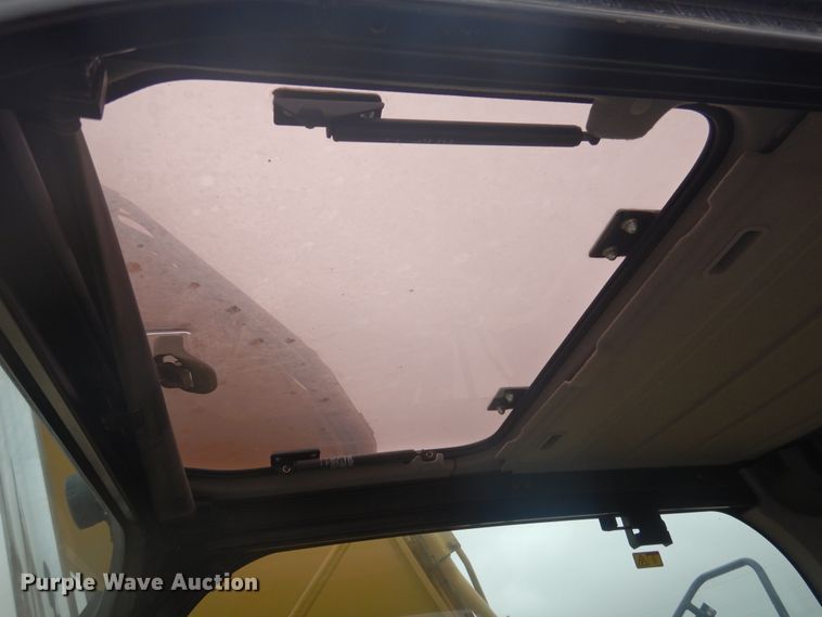 image for item DJ1069 2018 Caterpillar 323  excavator