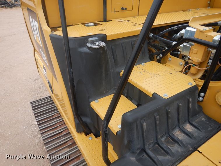 image for item DJ1069 2018 Caterpillar 323  excavator