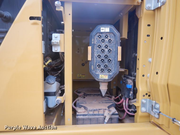 image for item DJ1069 2018 Caterpillar 323  excavator