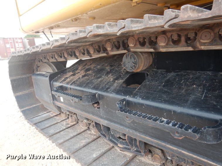 image for item DJ1069 2018 Caterpillar 323  excavator