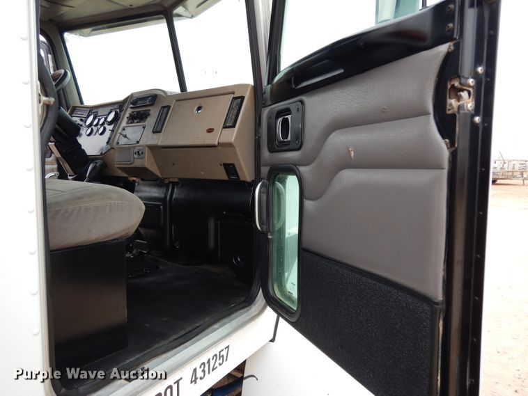 image for item DJ1070 2008 Peterbilt 325  flatbed truck