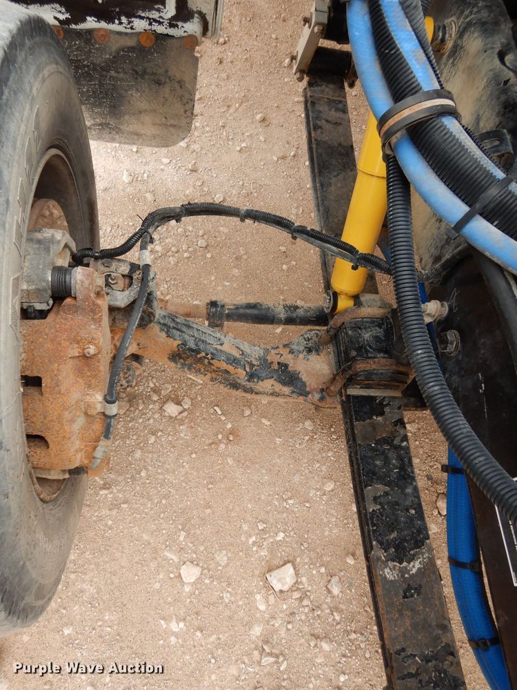 image for item DJ1070 2008 Peterbilt 325  flatbed truck